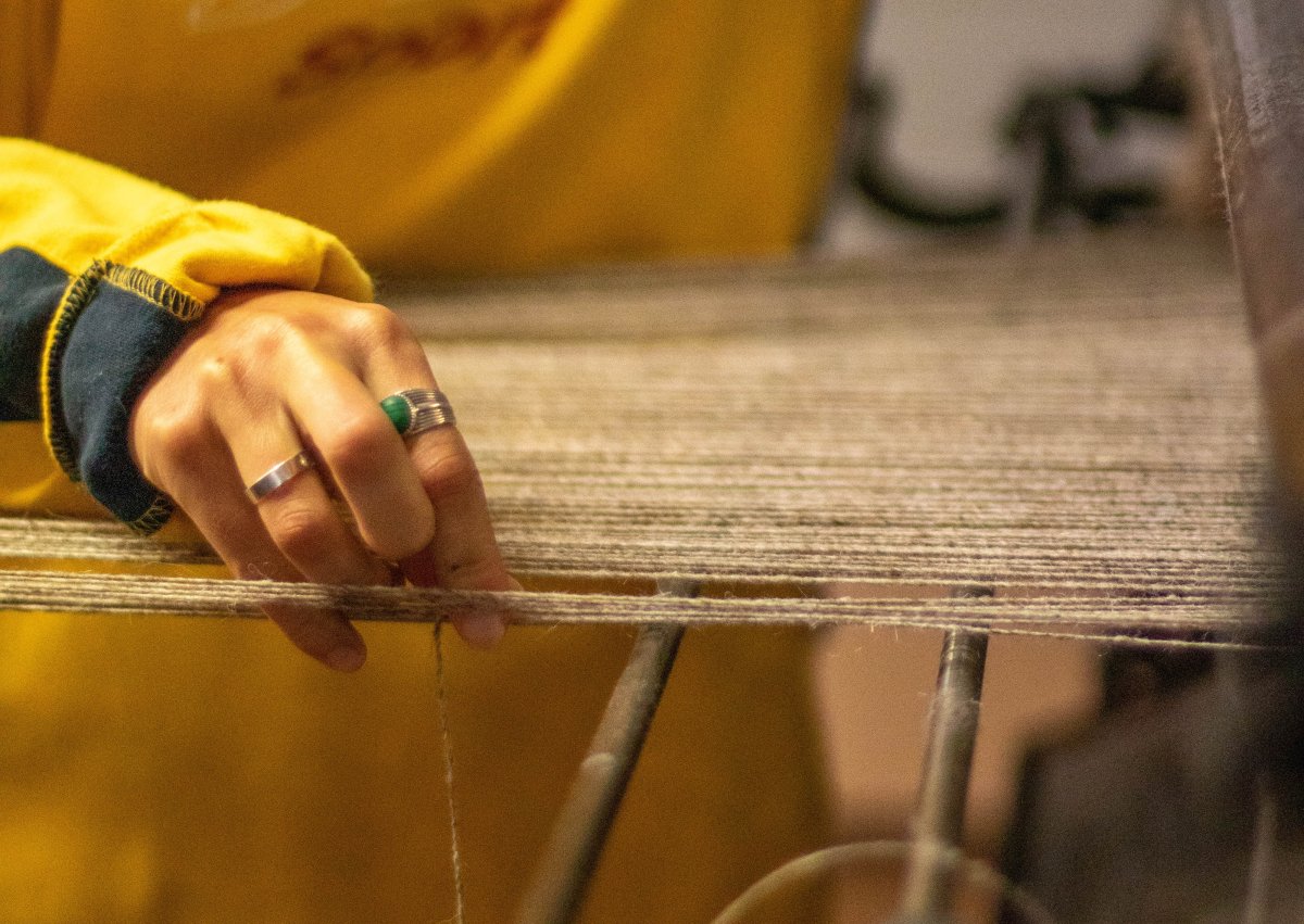 tissage avec du fil de chanvre